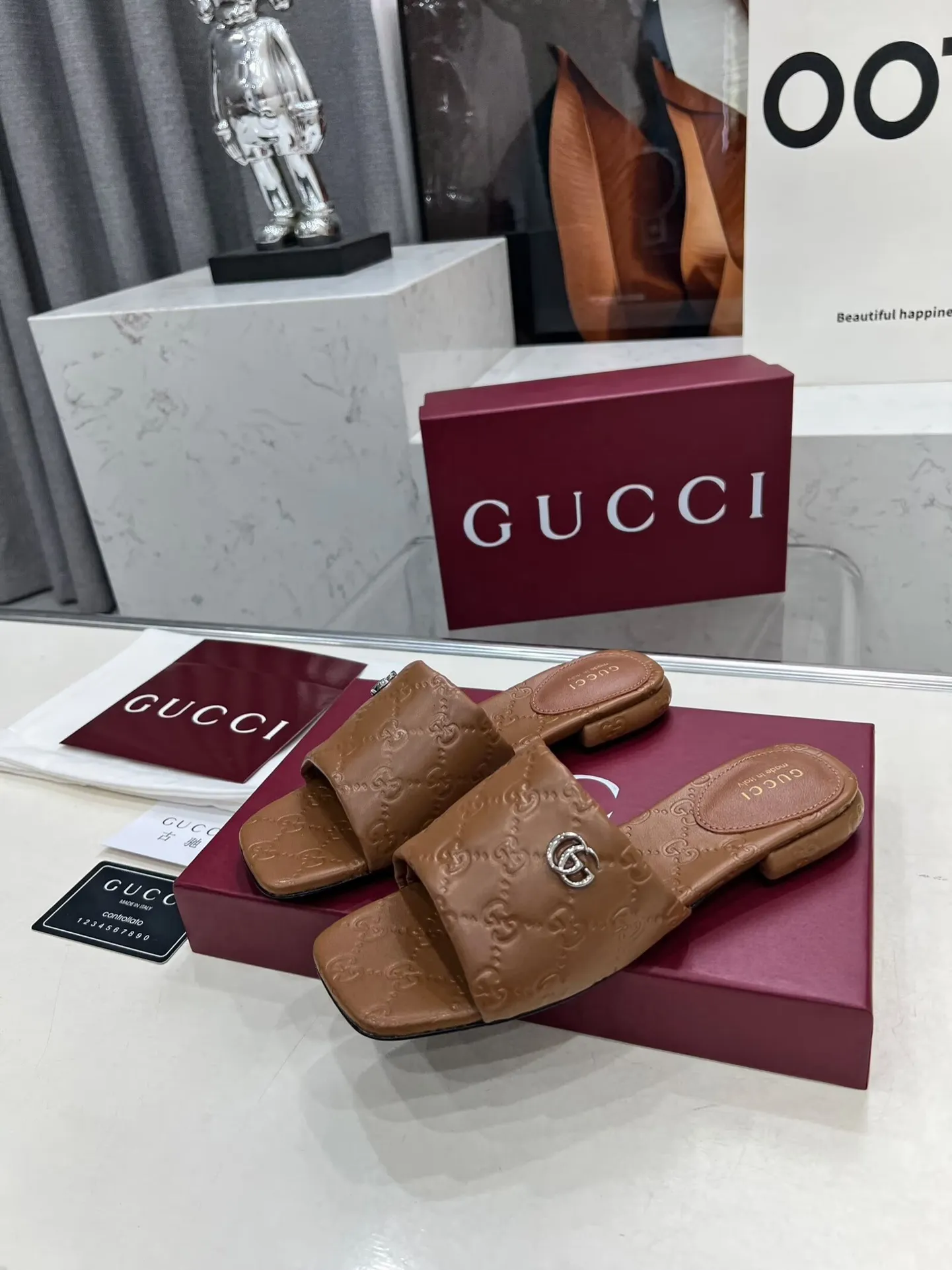 👟👟Ex-factory price 440👟👟 Gucci Double G slippers, a fashionable, high-end and full of personality✅ Very stable, comfortable and durable, convenient and unique for daily matching, a must-have classic for summer, the upper is made of GUCCI 3D embossed, genuine leather outsole Fabric: cowhide Lining/foot pad: sheepskin Color: black, white, brown, burgundy Code number: 35-42 (41 and 42 need to be customized) Packaging: Comes with cloth bag and card.
